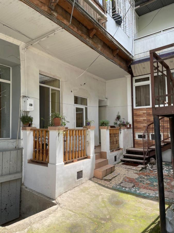 Leila Apartment ティビリシ エクステリア 写真