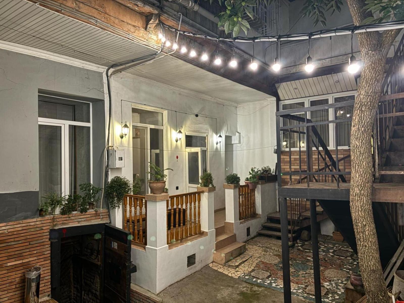 Leila Apartment ティビリシ エクステリア 写真