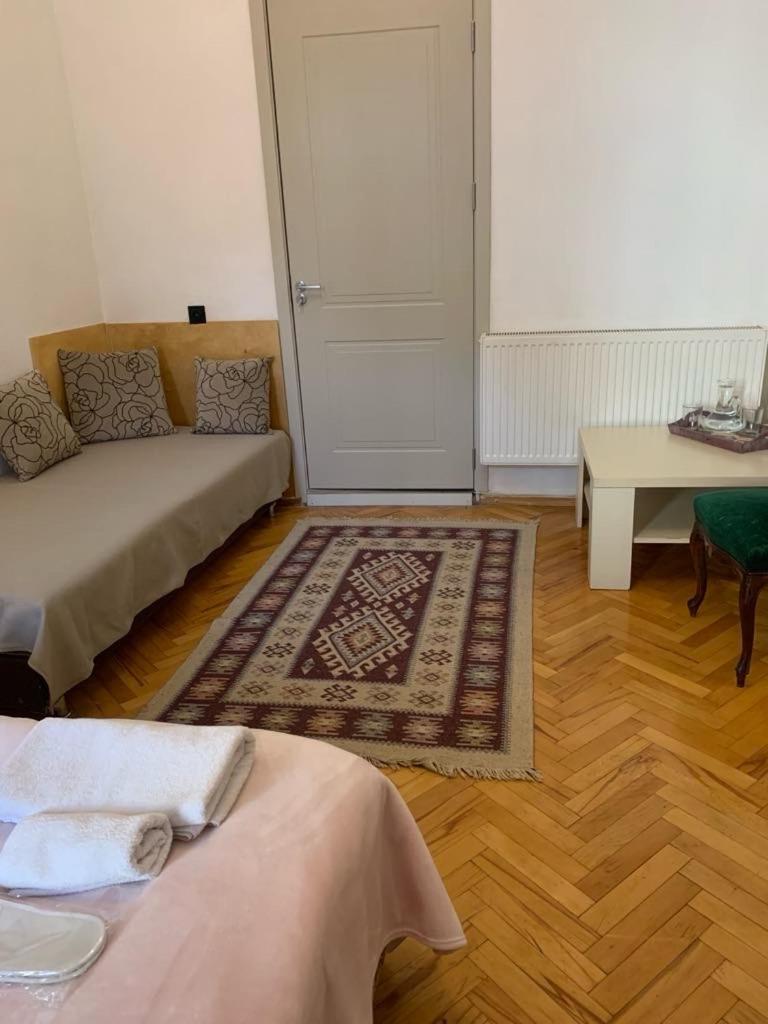 Leila Apartment ティビリシ エクステリア 写真
